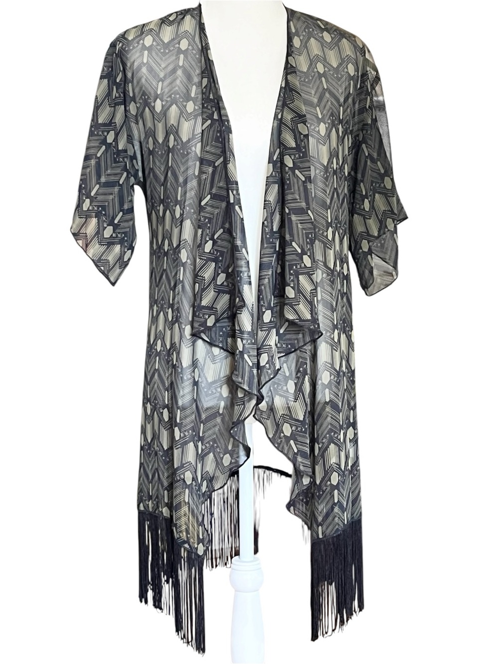 LuLaRoe Monroe Kimono. Size S